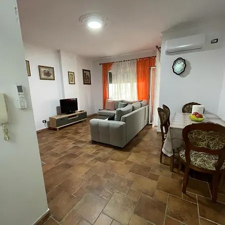 Apartment The Warm House Durrës